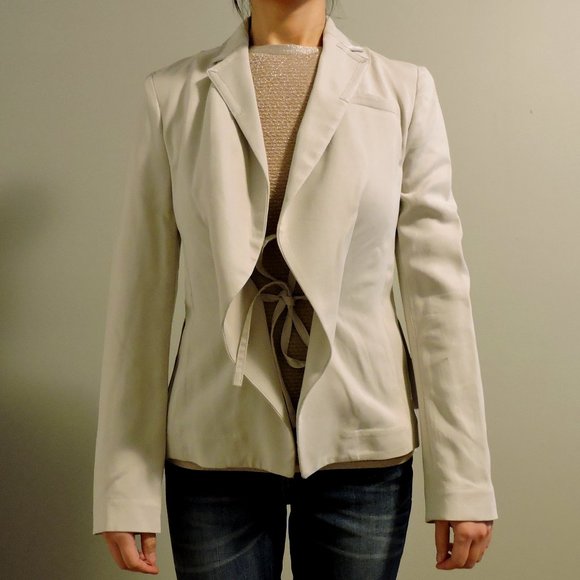Banana Republic Soft Light Off-white Blazer Jacket with Pleated Details - Picture 4 of 13